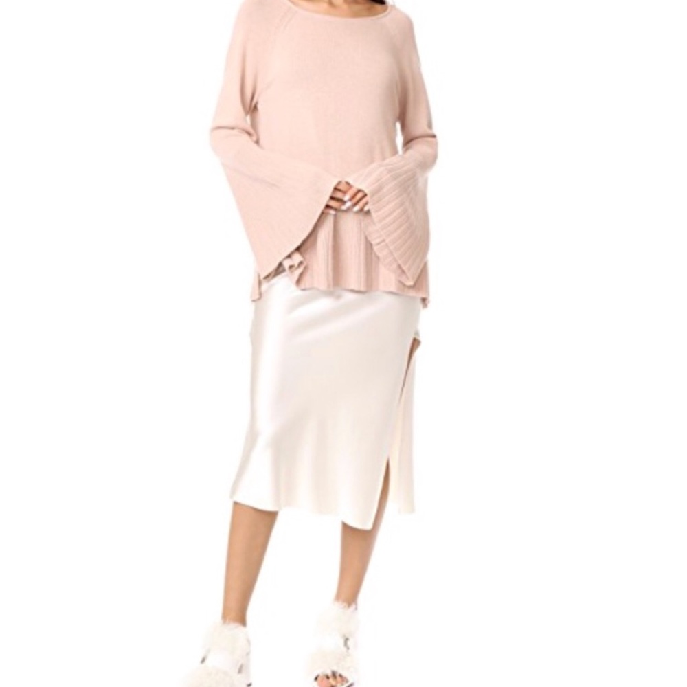 🎉HP🎉Elizabeth and James Clarette Bell Sweater